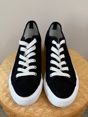 Women’s Platform Black Canvas Low-Top Sneakers Size 11